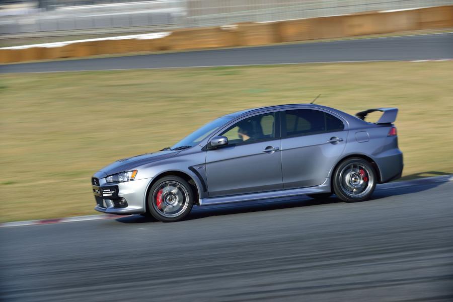  Mitsubishi Lancer Evolution X Final Edition 2015 года  (фото 16 из 30)